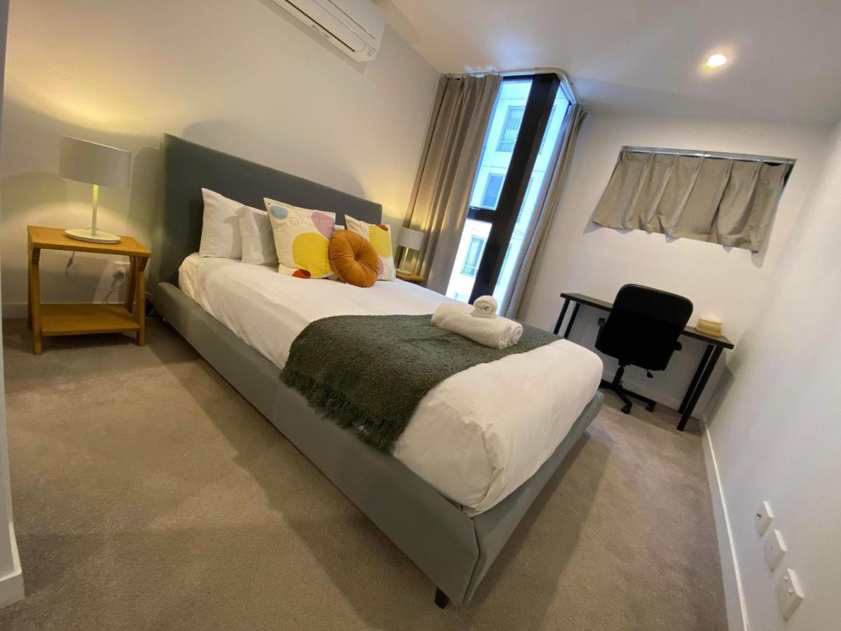 2 Bed 2 Bath Luxury Apartment In Braddon Canberra - Free Heated Pool, Gym, Parking Exterior photo